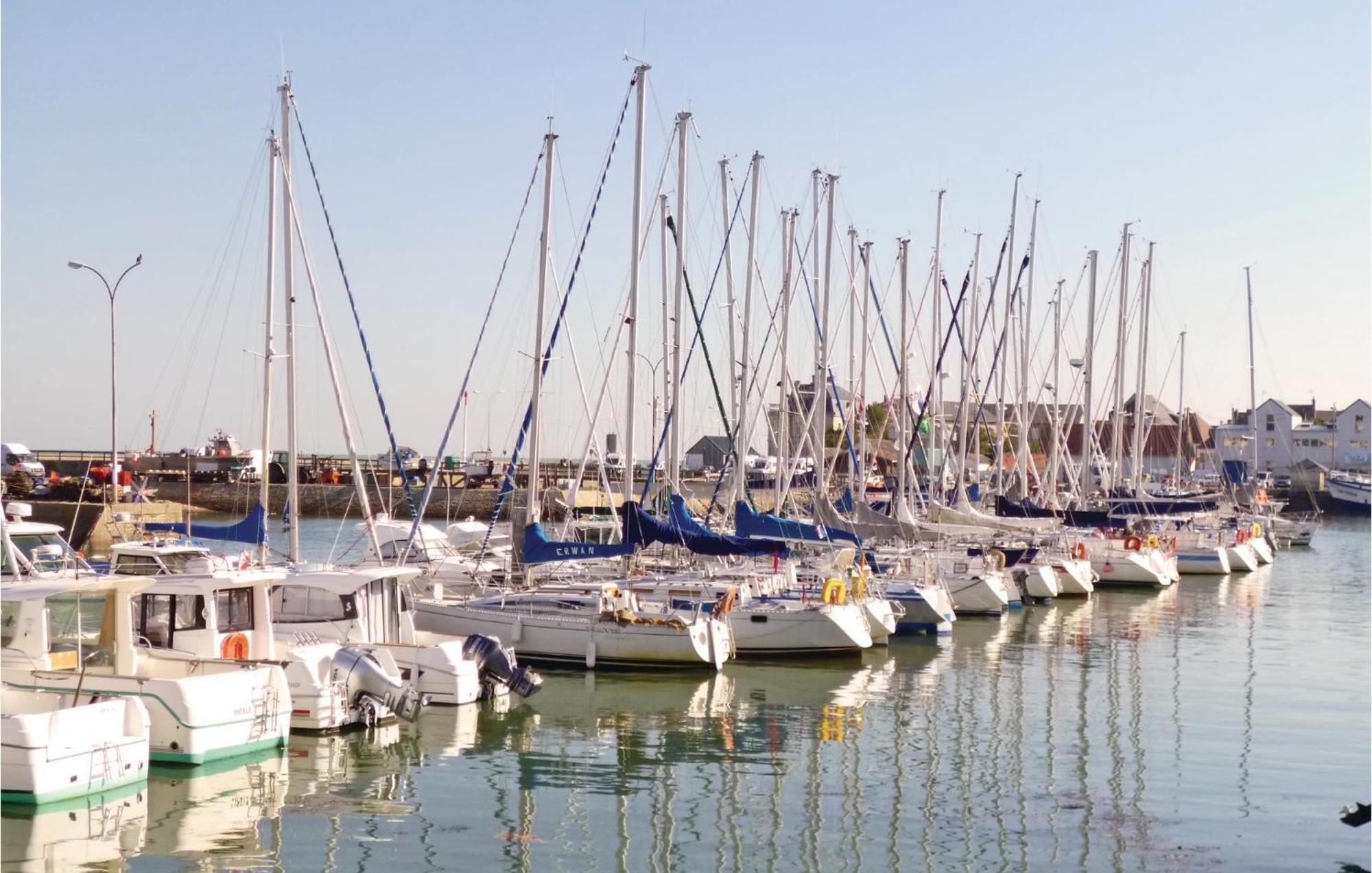 1 Bedroom Nice Apartment In Grandcamp Maisy Esterno foto