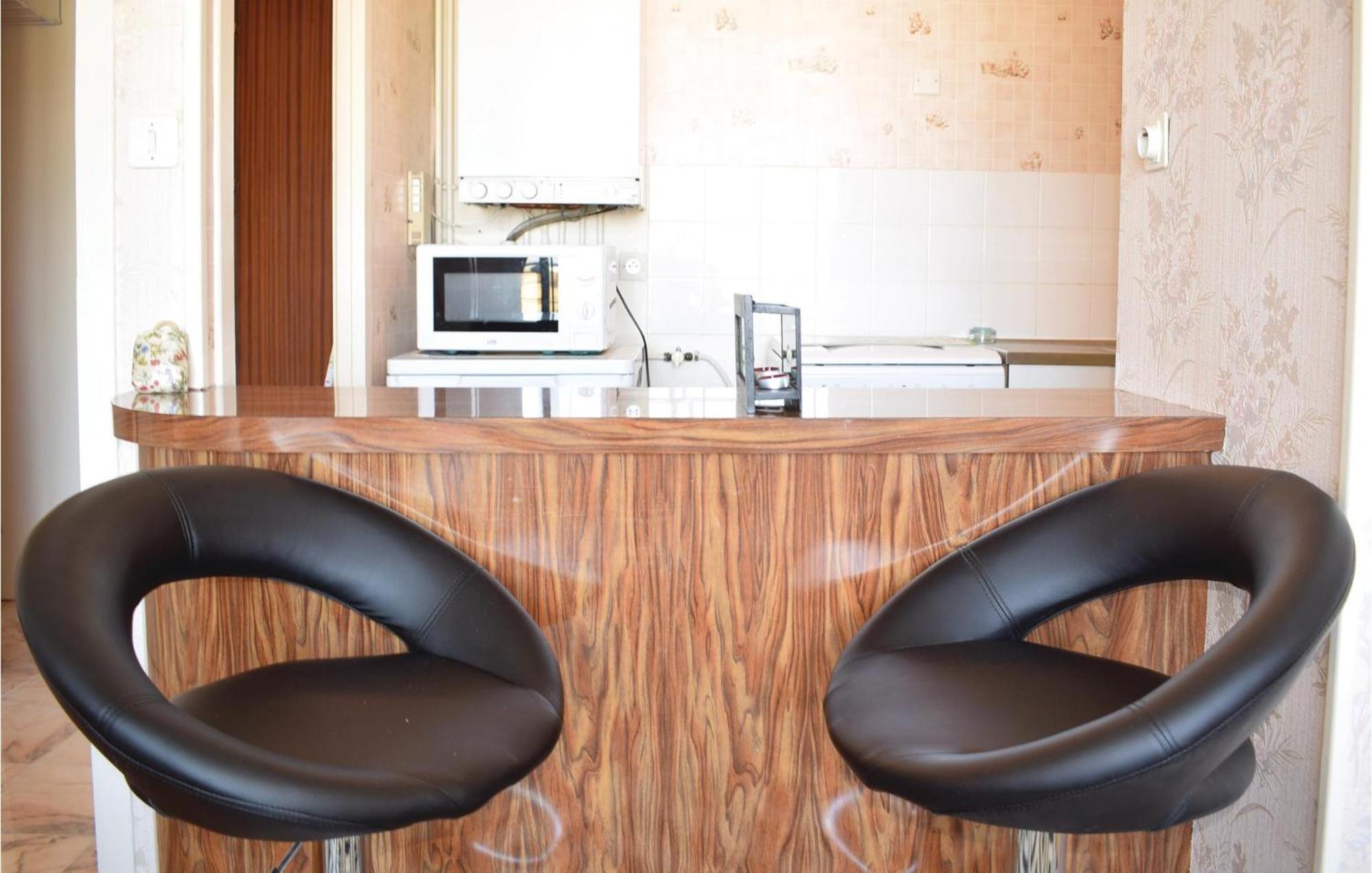 1 Bedroom Nice Apartment In Grandcamp Maisy Esterno foto